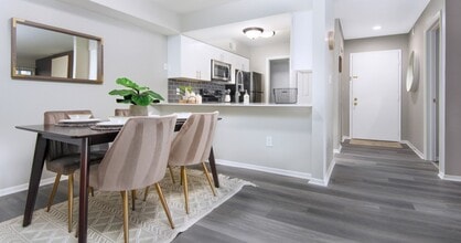 Riverbend Apartments in Indianapolis, IN - Building Photo - Building Photo