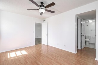 1811 Sabal Palm Dr in Davie, FL - Building Photo - Building Photo