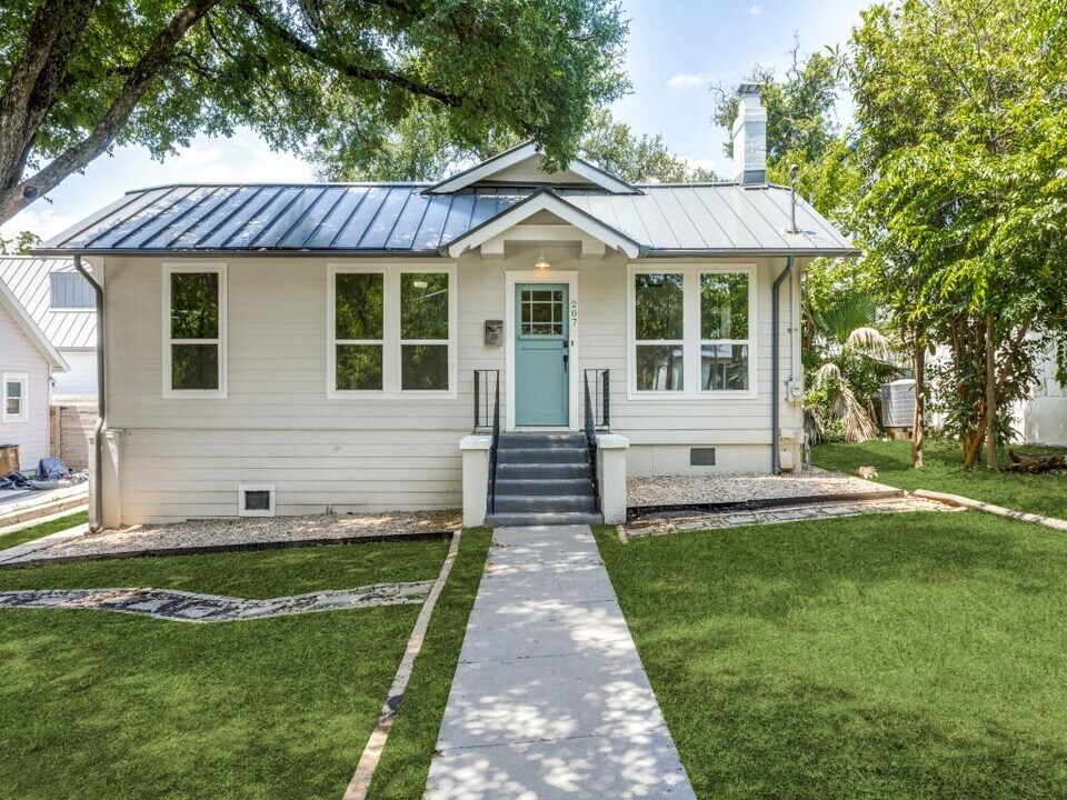 207 E 33rd St in Austin, TX - Building Photo