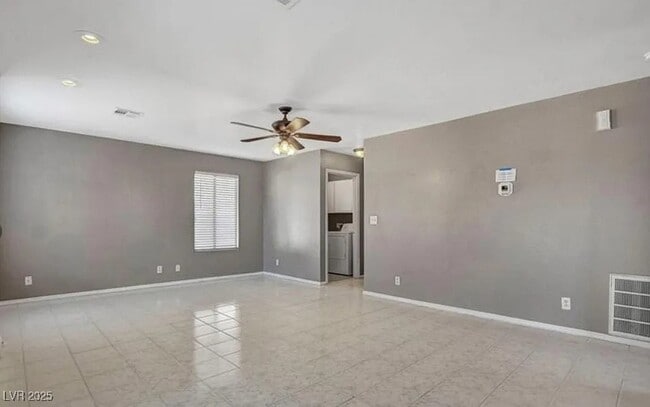 7720 Leavorite Dr in Las Vegas, NV - Foto de edificio - Building Photo