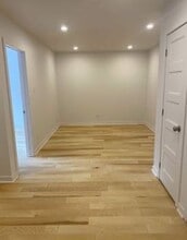 5491 Av. Victoria in Montréal, QC - Building Photo - Building Photo