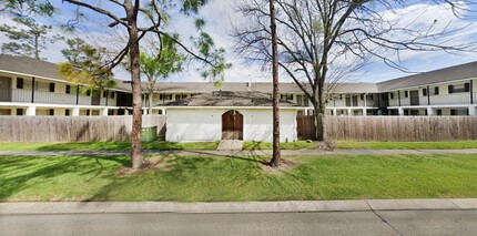 Camelot Apartments in Baton Rouge, LA - Building Photo - Building Photo