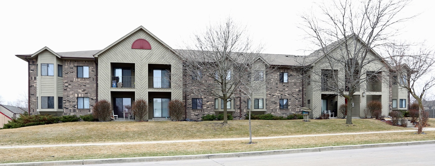 1351 W Edgerton Ave in Milwaukee, WI - Foto de edificio
