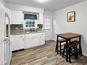 2304 Wake Forest St in Virginia Beach, VA - Foto de edificio - Building Photo