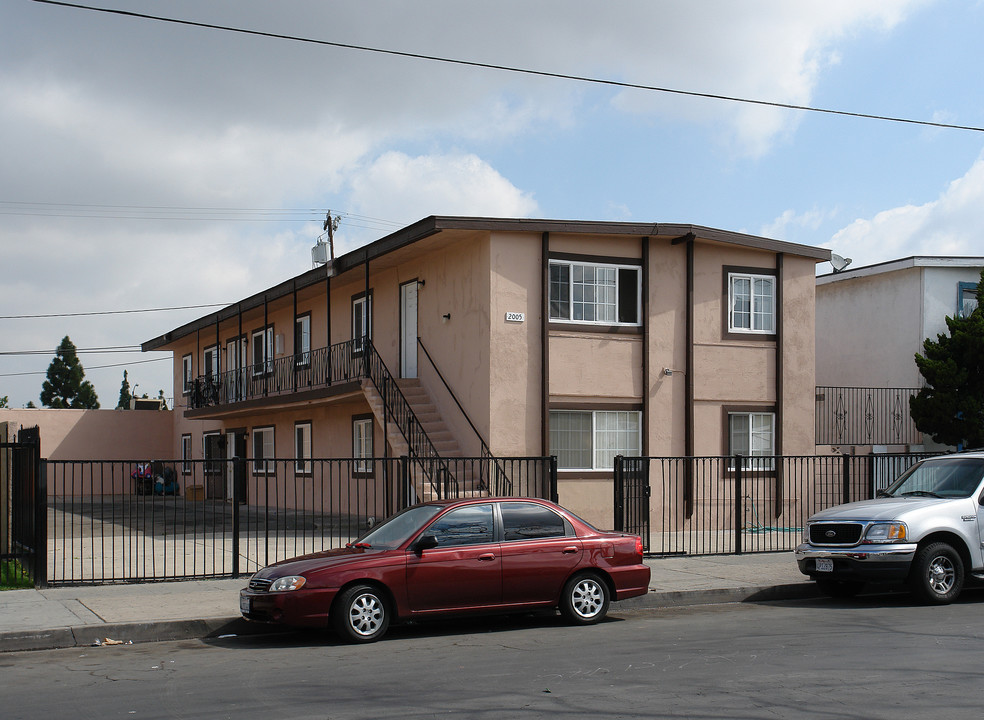 2005 W Myrtle St in Santa Ana, CA - Building Photo