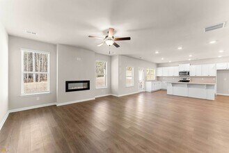 755 Lakehaven Ln in Loganville, GA - Building Photo - Building Photo