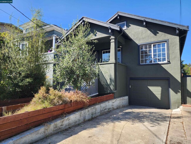1920 E 24th St in Oakland, CA - Building Photo - Building Photo