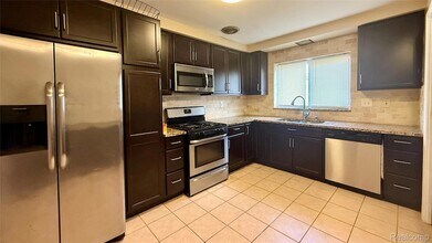 24290 Eastwood St in Oak Park, MI - Building Photo - Building Photo