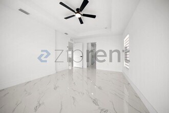 4117 NE 16th Ave in Cape Coral, FL - Foto de edificio - Building Photo