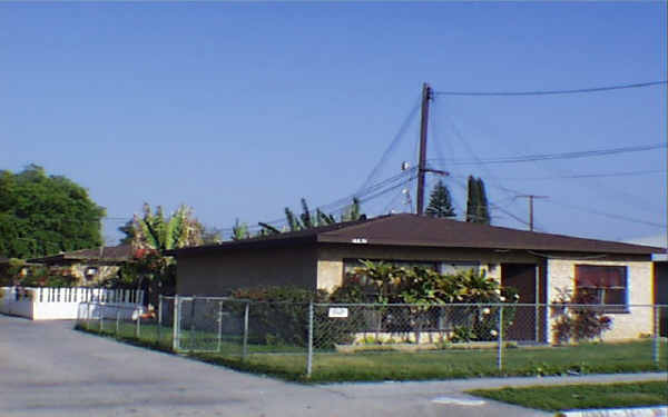 16630-16634 Orizaba Ave in Paramount, CA - Foto de edificio