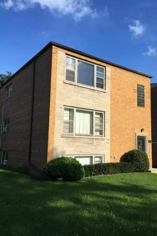 331 Custer Ave Rentals in Evanston, IL