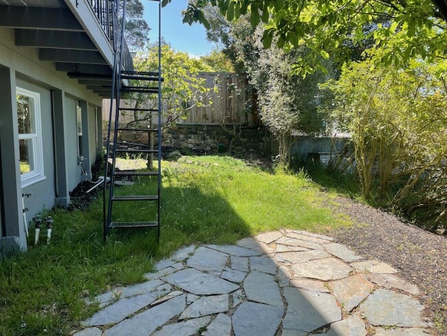 Newly Renovated 1 bed 1 bath in Kensington, CA - Foto de edificio - Building Photo