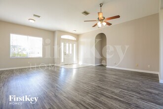 2474 Saybrook Ave in North Port, FL - Foto de edificio - Building Photo