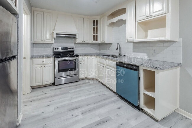 property at 2107 Lamar Dr