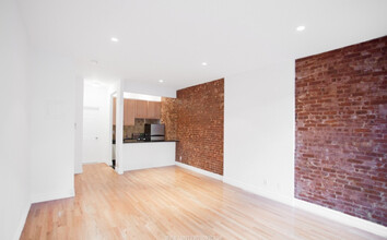 310 E 85th St in New York, NY - Building Photo - Building Photo