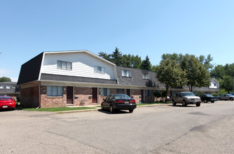 Green Acres Town Houses in Massillon, OH - Building Photo - Building Photo