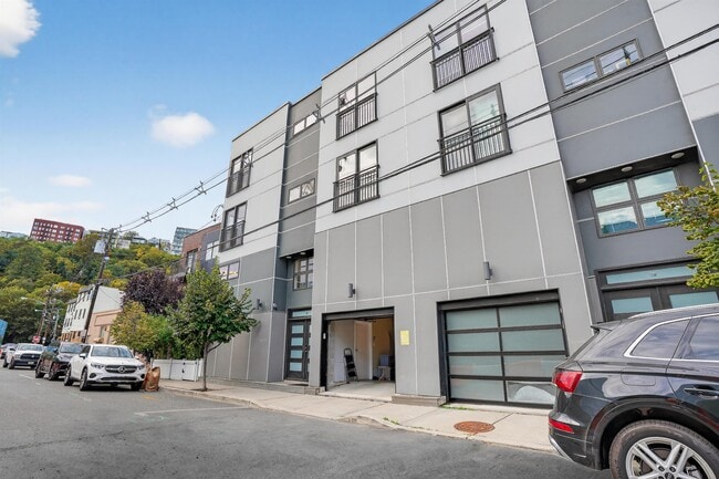 1 Grand St in Weehawken, NJ - Building Photo - Building Photo
