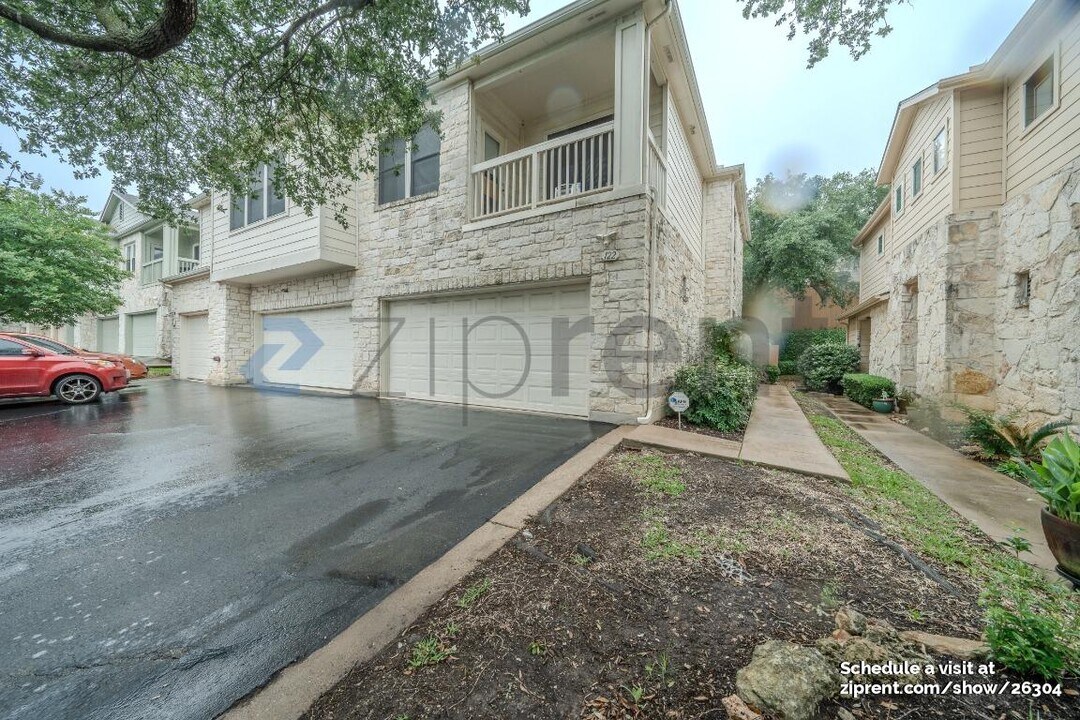 7501 Shadowridge Run in Austin, TX - Building Photo