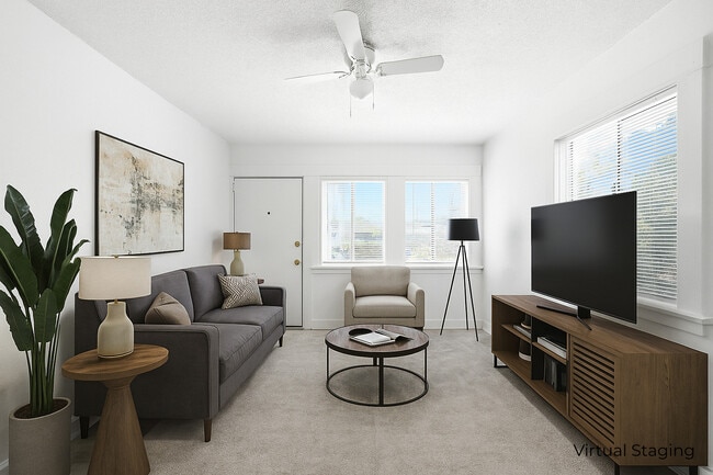 3962 1/4 S Hobart Blvd in Los Angeles, CA - Foto de edificio - Building Photo