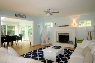 27 Augies Path in East Hampton, NY - Building Photo - Building Photo