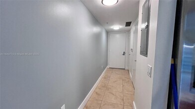 41 SE 5th St, Unit 604 in Miami, FL - Building Photo - Building Photo