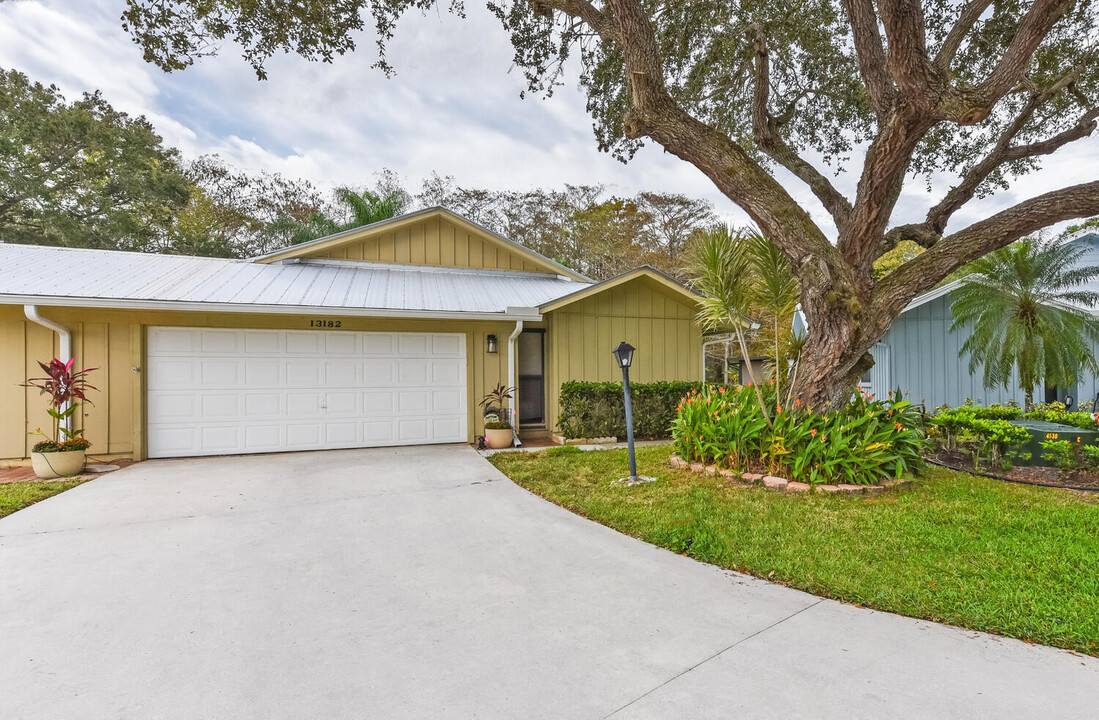 13182 SE Crooked Stick Ln in Hobe Sound, FL - Building Photo