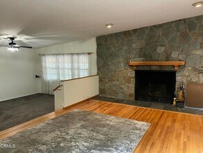 5414 Palm Dr in La Cañada Flintridge, CA - Building Photo - Building Photo