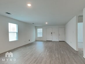 9611 Littleton Grist in San Antonio, TX - Building Photo - Building Photo