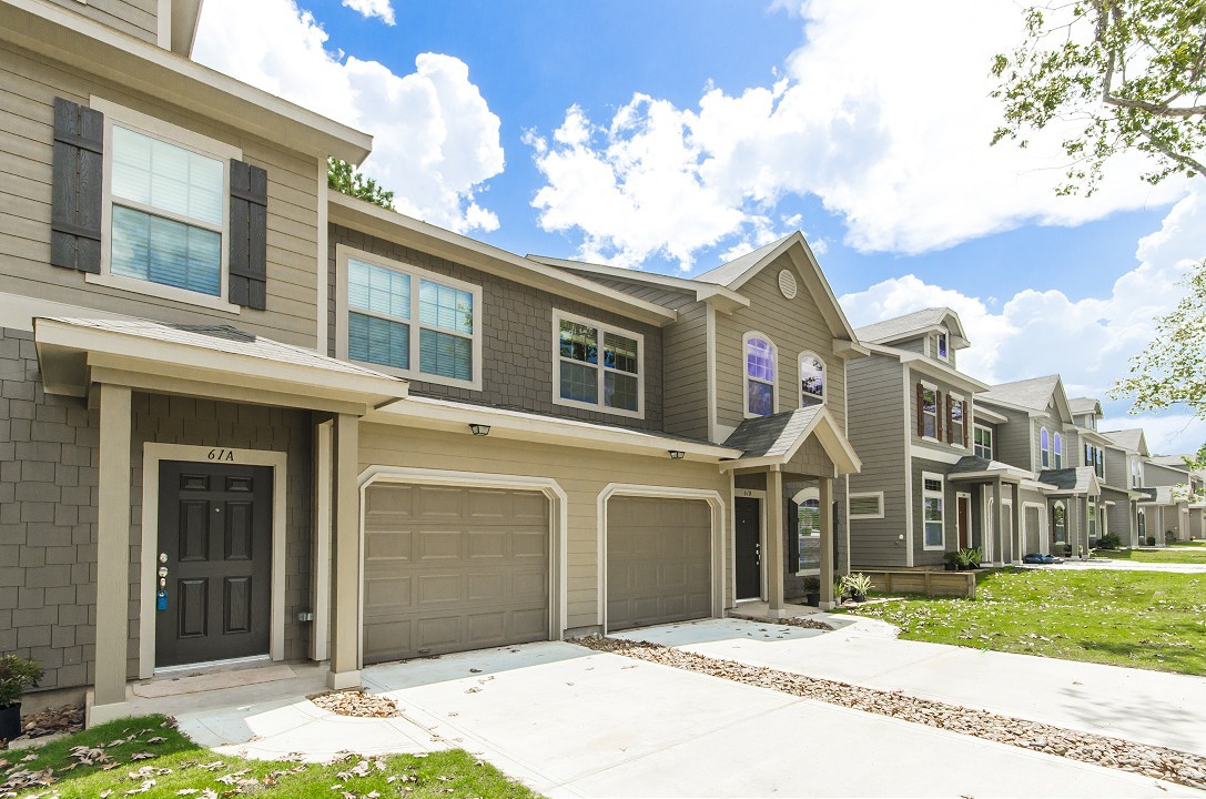 Woodgate Townhomes in Conroe, TX - Building Photo