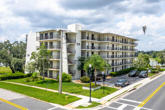 Lake Howard Terrace in Winter Haven, FL - Building Photo - Building Photo