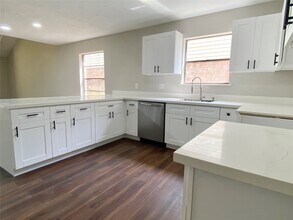 2819 Colony Dr in Sugar Land, TX - Building Photo - Building Photo