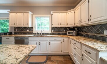155 Torsey St in Stratford, CT - Building Photo - Building Photo