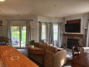 2-13 Maple Cres in Vernon, NJ - Building Photo - Building Photo