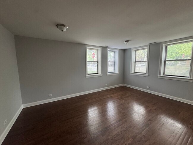 1856 N Sawyer Ave in Chicago, IL - Building Photo - Building Photo