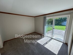 2700 Sutton Ave in Dayton, OH - Foto de edificio - Building Photo