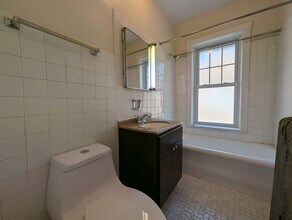 2122 W Ainslie St, Unit 2110-3N in Chicago, IL - Building Photo - Building Photo