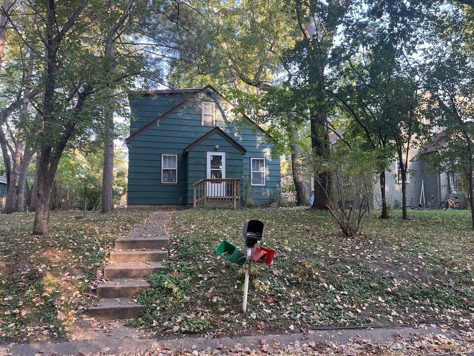 224 Forest Ave in St. Paul, MN - Foto de edificio