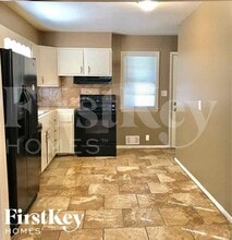 7615 E 48th St in Kansas City, MO - Building Photo - Building Photo