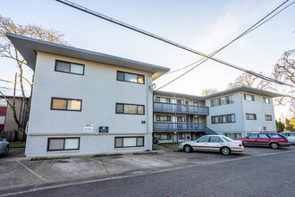 Selma Apartments in Eugene, OR - Building Photo - Primary Photo