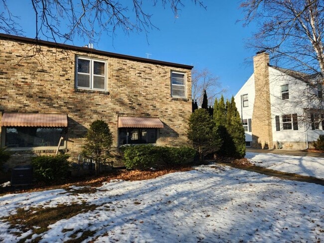 1240 N 9th St in Manitowoc, WI - Building Photo - Building Photo