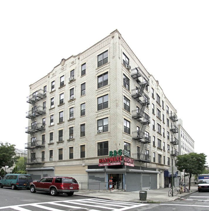 210 Roebling St in Brooklyn, NY - Building Photo