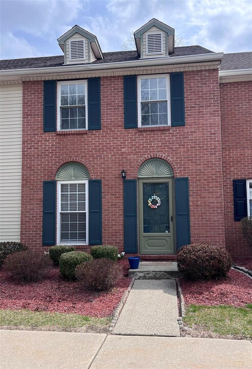 22 Yorkshire Terrace in Washingtonville, NY - Building Photo