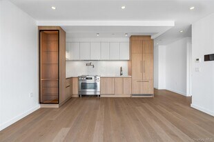 177 Greenpoint Ave in Brooklyn, NY - Building Photo