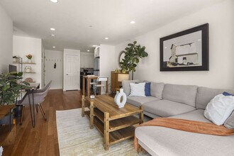 15 St Marks Pl in New York, NY - Foto de edificio - Building Photo