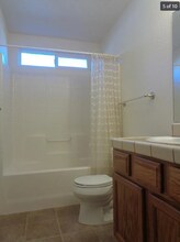 1223 W Canyon Way in Hanford, CA - Building Photo - Building Photo