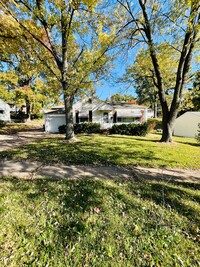 10448 Coburg Lands Dr in St. Louis, MO - Foto de edificio - Building Photo