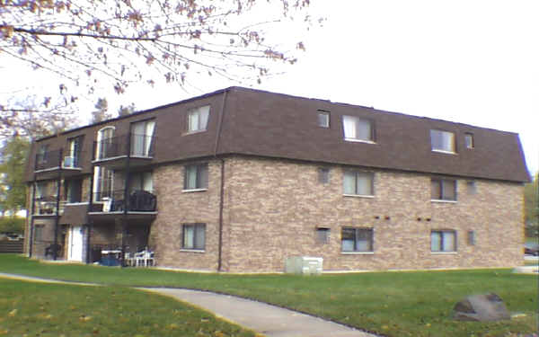 John Mogg Apartments in Grayslake, IL - Building Photo