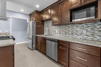 2411 Prospect Ave, Unit #101 in Hermosa Beach, CA - Building Photo - Building Photo