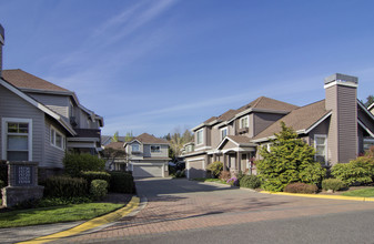 Windwood Village in Redmond, WA - Building Photo - Building Photo