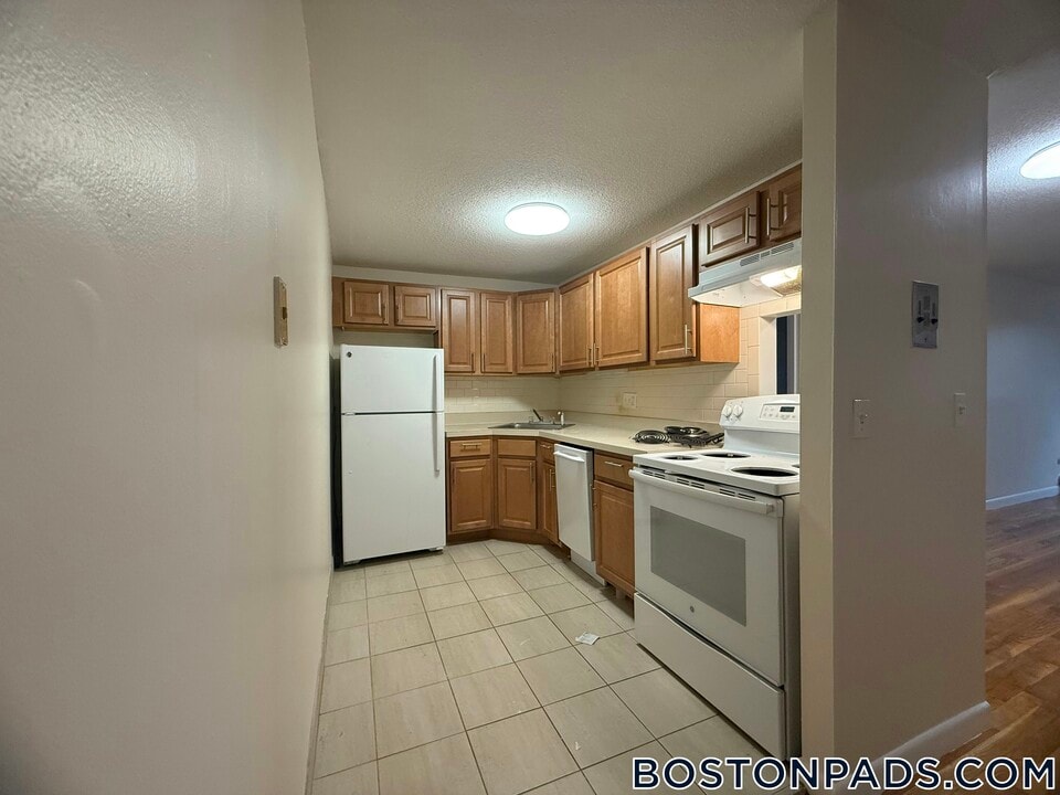 66 Homer Ave in Cambridge, MA - Building Photo